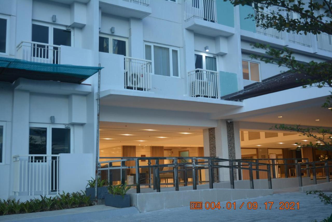 Apartment Lovely 2-br W/balcony In Sm-sucat, Paranaque